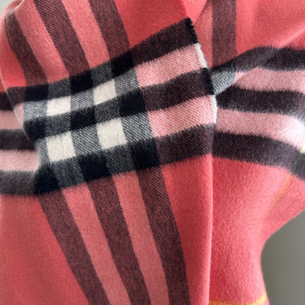 Burberry Classic Check Cashmere Scarf Salmon Pink - Picture 5 of 9